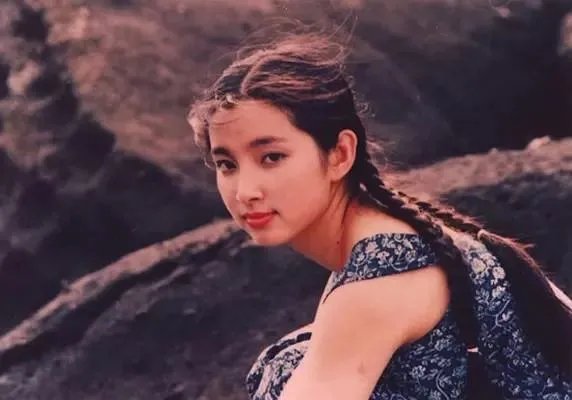 李冰冰和任泉的友情被广为流传，娱乐圈中还有哪些令人意想不到的异性好友？