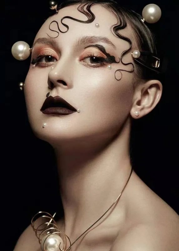 女孩学化妆有前途吗