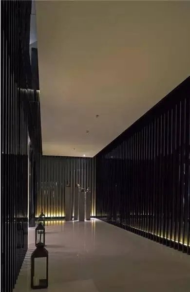 用如此摩登手法打造出来的魔术空间,要多酷有多酷!