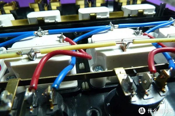 精益求精 突破自我——评测突破保镖系列六位插座