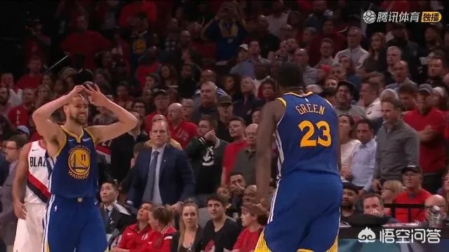 勇士让三个先发开拓者依旧输球，库里与格林同砍三双，如何评价这样的勇士队？