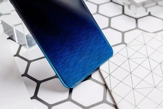 vivo X23幻彩版正式开售 线上线下销售火爆