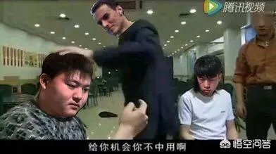 虎牙盛典上UZI与寒夜合影引争议，网友批评UZI成《英雄联盟》之耻，对此你怎么看？