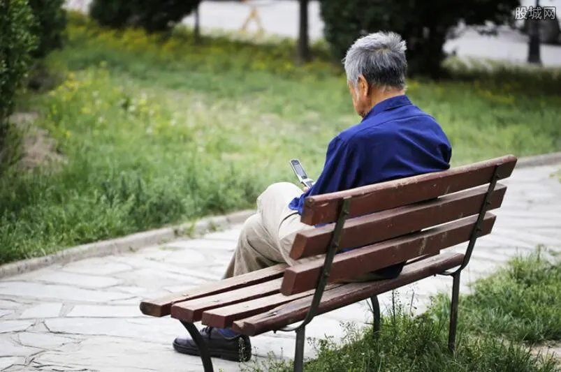 女儿月薪近万仍啃老 背后真相曝光竟是这样