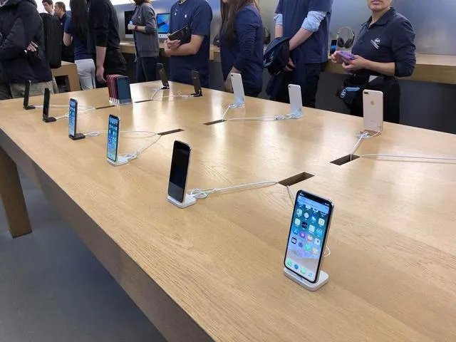 iPhone X上市会遇冷吗?