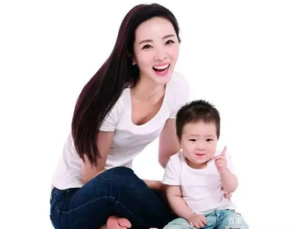 被“嫁”60岁老头后，李思思落泪数次，为什么？