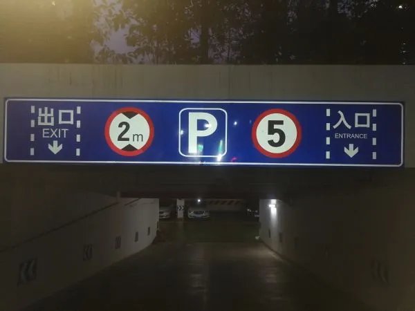 2012年10月10日出生的人是什么年？