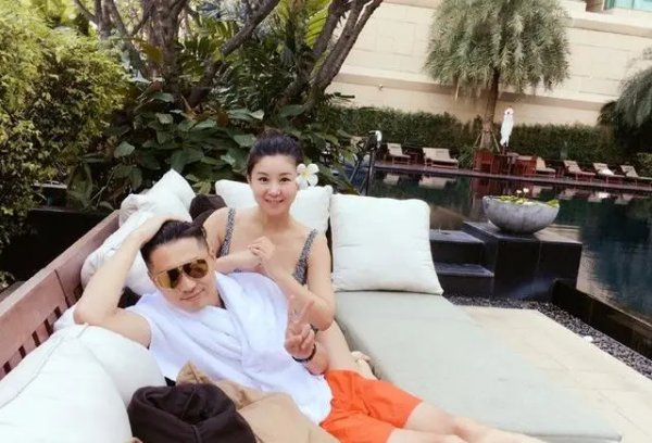 李小萌晒二胎儿子百天照,她现在发展如何?