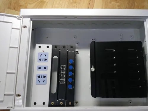 弱电箱插座需要几孔