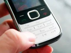 iPhone4没信号?再配个应急手机打电话吧