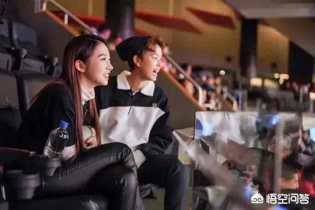 火箭胜森林狼比赛，看台出现两位神秘来宾，甚至能进场与哈登合影，他们是什么来历？