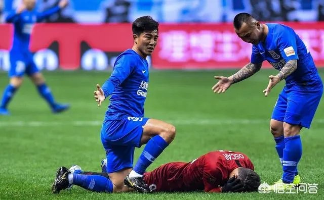 上港对阵申花,裁判取消孙世林红牌,改判柏佳骏红牌,球迷直言两人都该罚下,你怎么看?