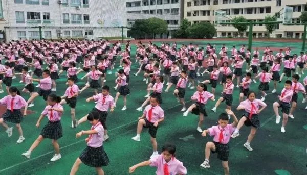 中国学生长得更高更壮了 ，这说明生活条件提高了吗？