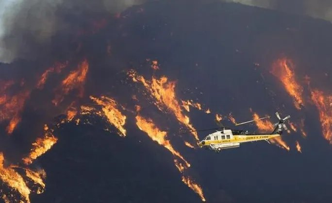 洛杉矶山火爆发造成人员伤亡了吗?