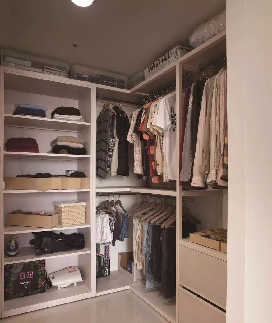 衣帽间装修效果图：衣帽间这么设计，你还能再放200件！