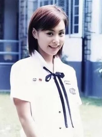 阿娇晒高中校服照