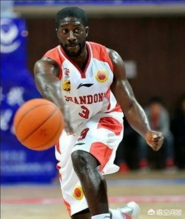 山东队季后赛越来越近，换外援突然悄无声息，怎么回事啊？