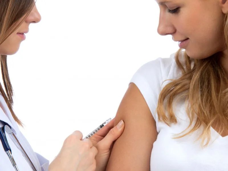 国产新冠疫苗有望年底上市，哪类人需要优先接种？你在其中吗？