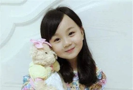 小山竹的真名叫什么 ？小山竹父母是做什么？