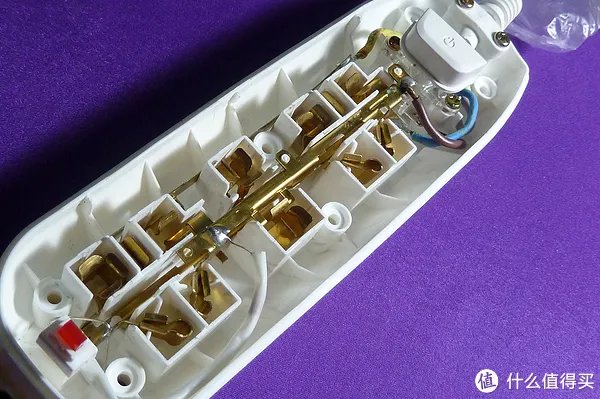 精益求精 突破自我——评测突破保镖系列六位插座