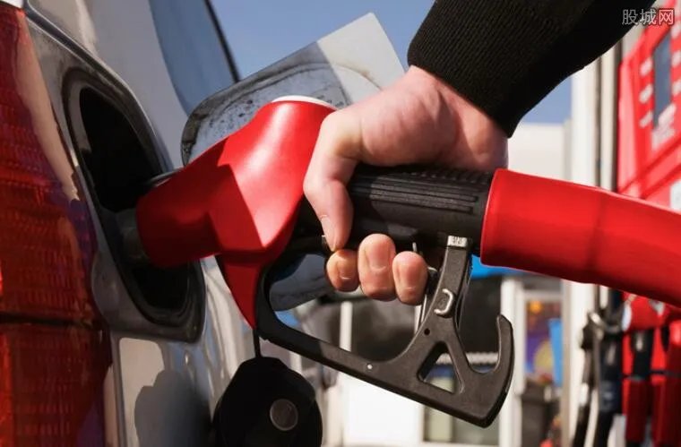 国际油价连跌七周 下一轮国内油价将再次迎来下调