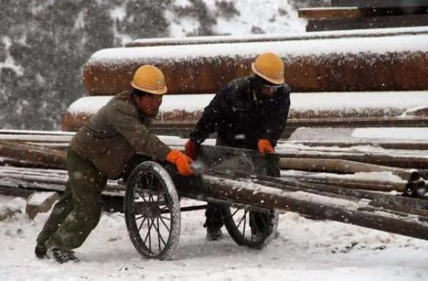 农民工工地播音腔朗诵再别康桥，他是如何学习的？