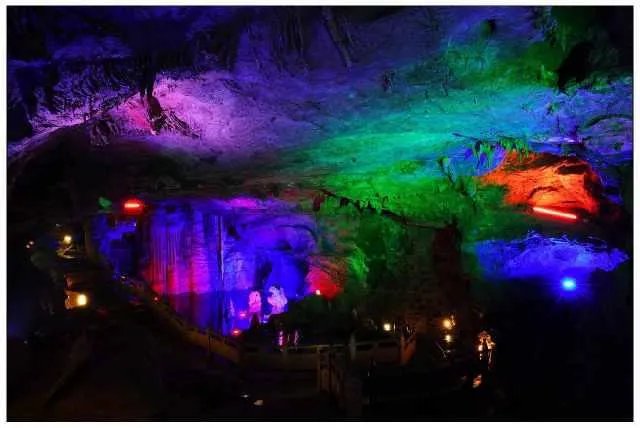 地下喀斯特地貌的溶洞有什么