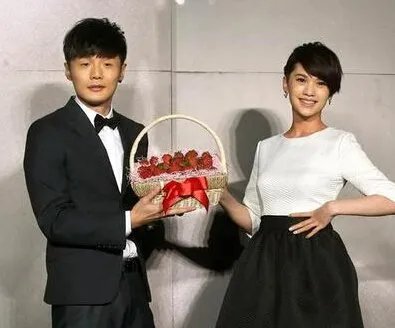 李荣浩杨丞琳分离300天,被猜测婚变,事情的真相是什么?