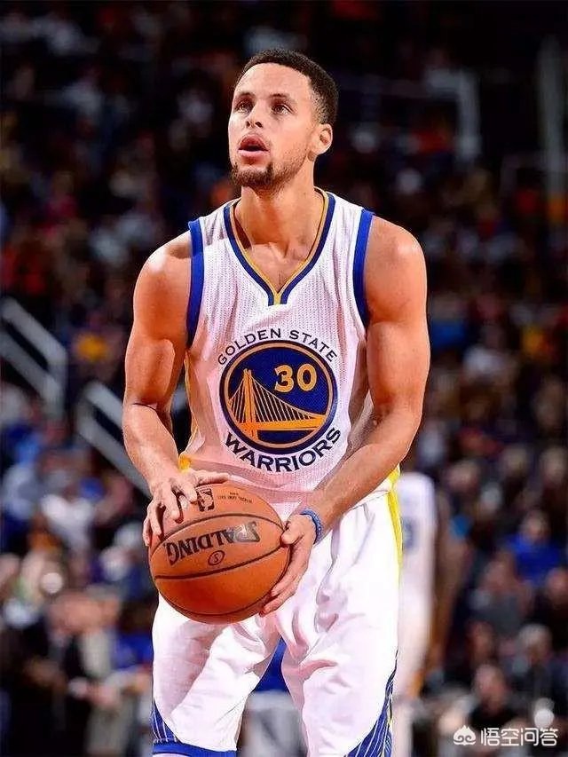 有人说库里作为近年来自带体系第一人，如果没有他就没有格林和汤普森，你怎么看？