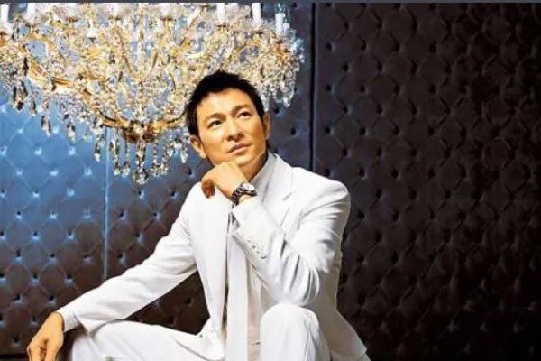 盼了好久终于盼到今天，梦了好久终于把梦实现？的歌词