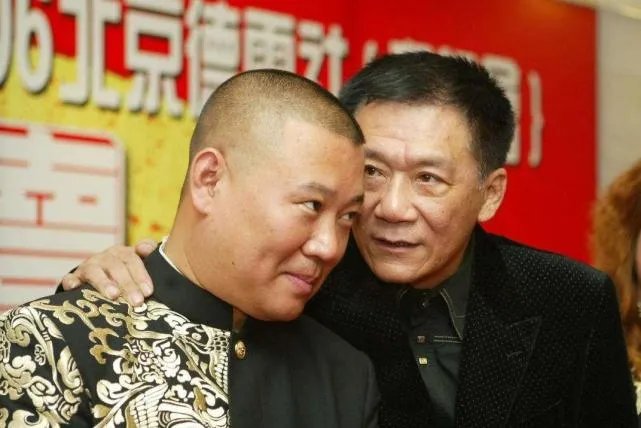 侯耀华称侯耀文是何云伟三叔,何云伟由此升格与郭德纲平辈,你怎么看?