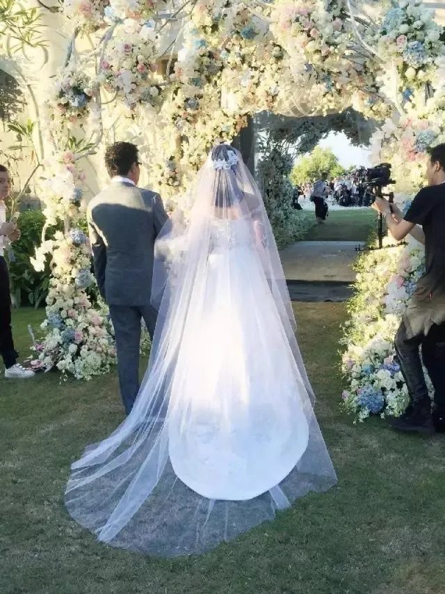 南方人在酒店办婚礼是吃一餐还是几餐的，有哪些规矩。其流程是什么样子的？