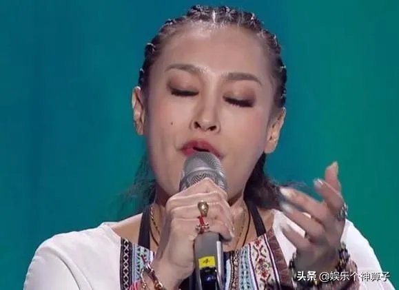 如何看待《中国好声音》金曲奖歌手纪晓君，无导师转身惨遭淘汰？