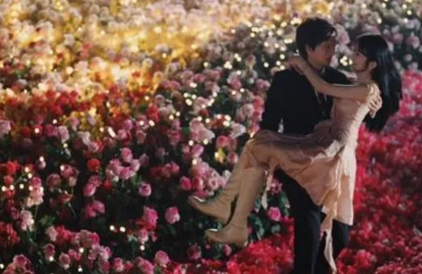 杭州一男子花费近30万摆花海求婚，你见过最豪华的求婚是什么？