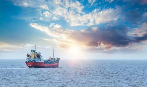 轮船底部一般会涂抹底漆主要原因包括  为什么轮船底部要抹底漆