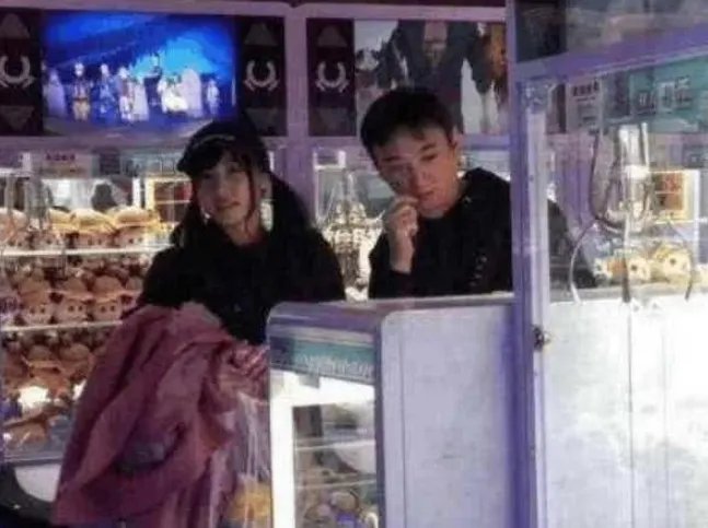 日本偶遇王思聪怎么回事？身边有两美女同游