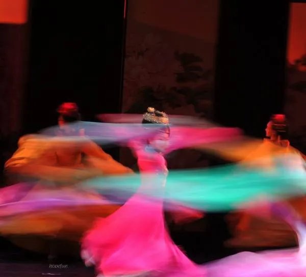 李玉刚镜花水月水袖多长