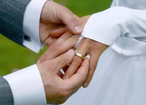 和中国人结婚能拿中国绿卡么 为什么说中国绿卡最难拿