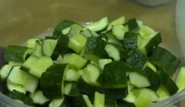 卖“拍黄瓜”竟被罚5000元！多家餐馆遭查，这么处罚有必要吗？