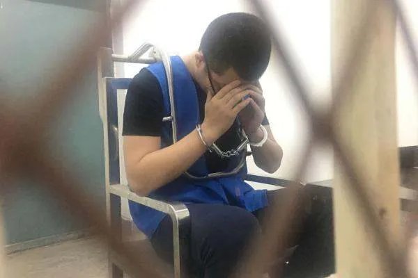 《非诚勿扰》男嘉宾为网恋而返场，网恋奔现需要跨越的是什么？