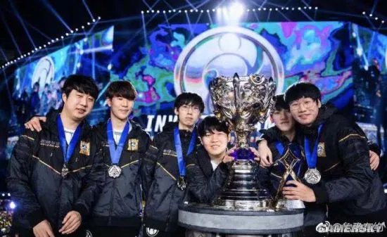 iG宁上《鲁豫有约》称哭过2次 JK：电竞要挨得住喷