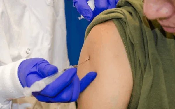 计划接种2000万实际280万!美国新冠疫苗分配慢原因何在?