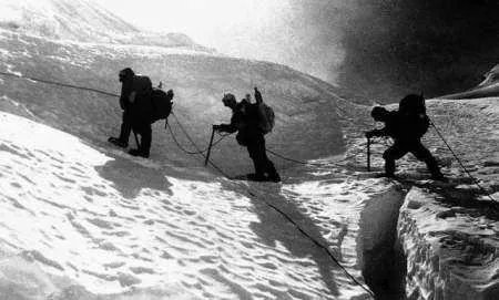 为何没人敢给珠峰上的遗体收尸?