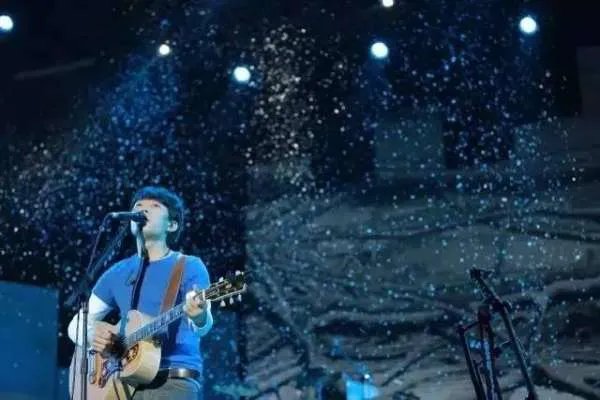 赵雷的一首《三十岁的女人》为何会触怒一众30+女性?