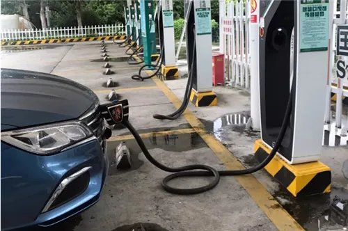 高速服务区有充电桩吗 汽车充电时注意事项