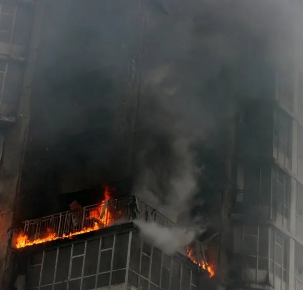 日本东京都多摩市一住宅楼发生火灾，造成2人死亡，目前当地情况如何？