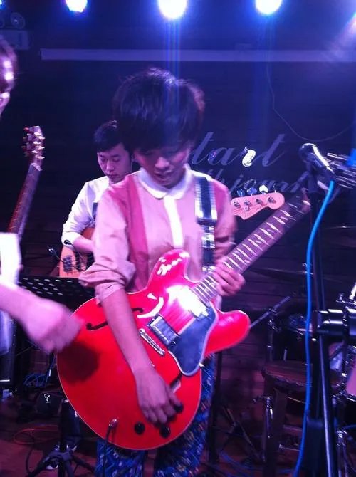 许飞面对网友质疑票数作假,她是怎么回应的?