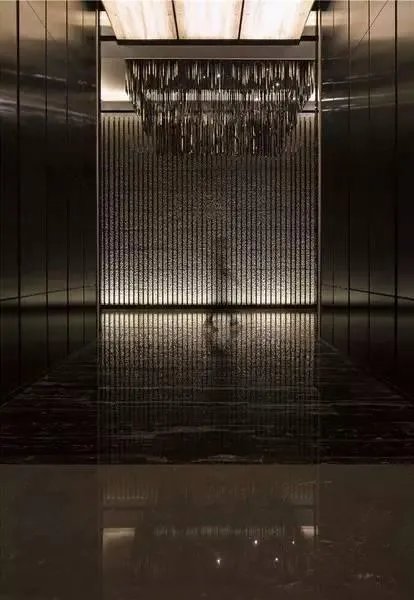 用如此摩登手法打造出来的魔术空间,要多酷有多酷!