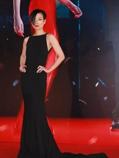 郑秀文短发发型图片盘点 出减肥书自觉震撼边写边哭