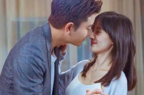 如何看待李小璐在朋友圈发贾乃亮王子文接吻剧照这件事？